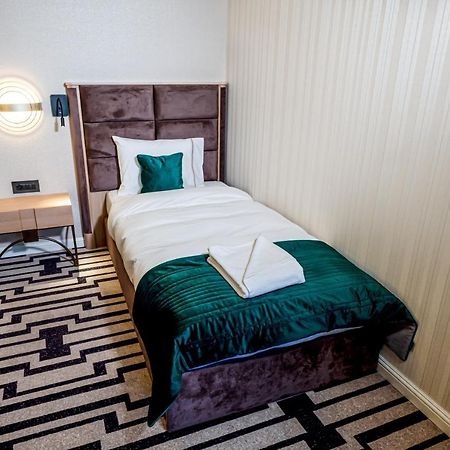 Hotel Carolin Călimăneşti Exteriör bild