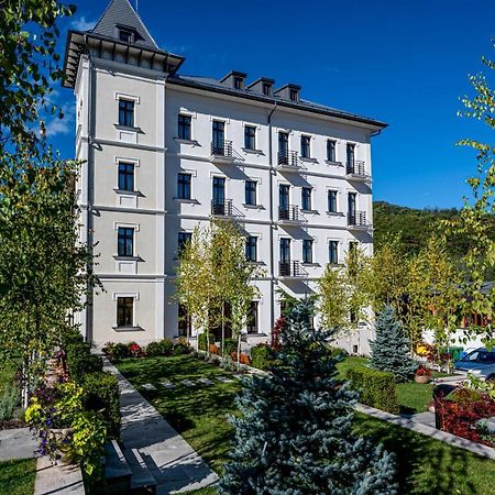 Hotel Carolin Călimăneşti Exteriör bild