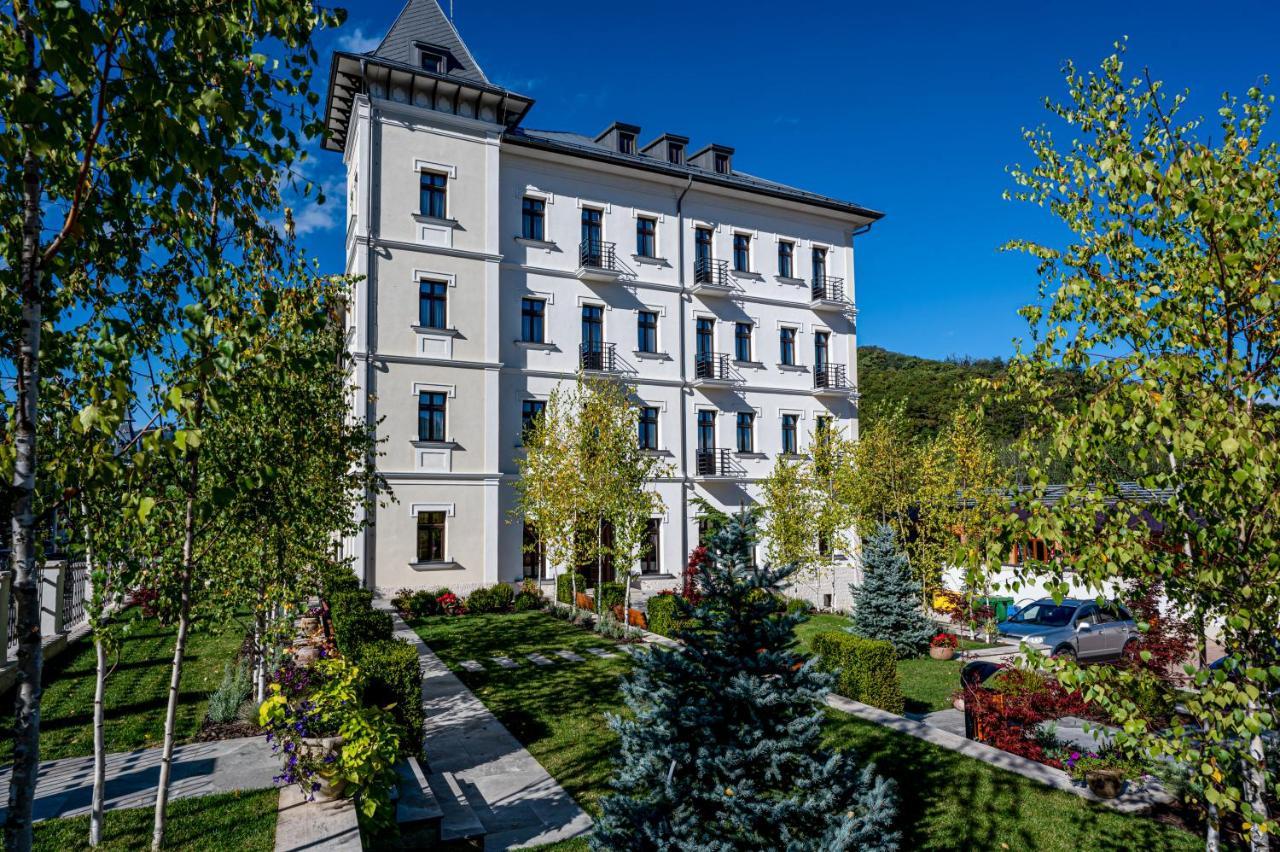 Hotel Carolin Călimăneşti Exteriör bild
