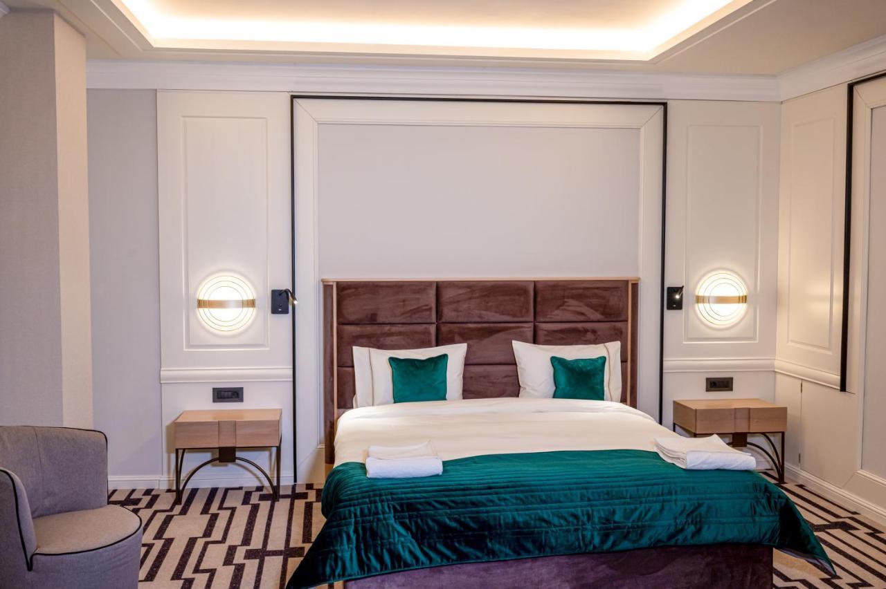Hotel Carolin Călimăneşti Exteriör bild