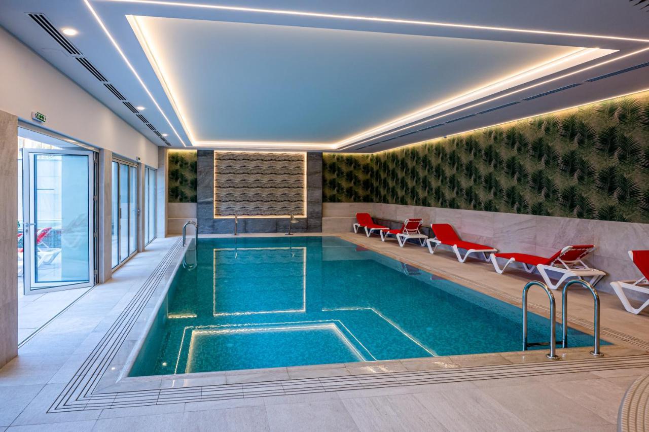 Hotel Carolin Călimăneşti Exteriör bild