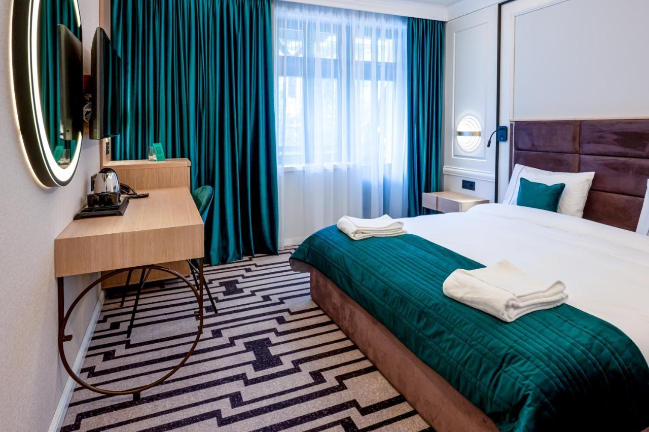 Hotel Carolin Călimăneşti Exteriör bild