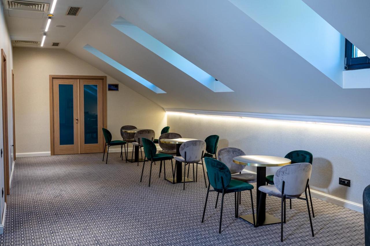 Hotel Carolin Călimăneşti Exteriör bild
