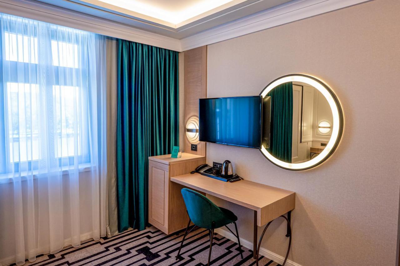 Hotel Carolin Călimăneşti Exteriör bild