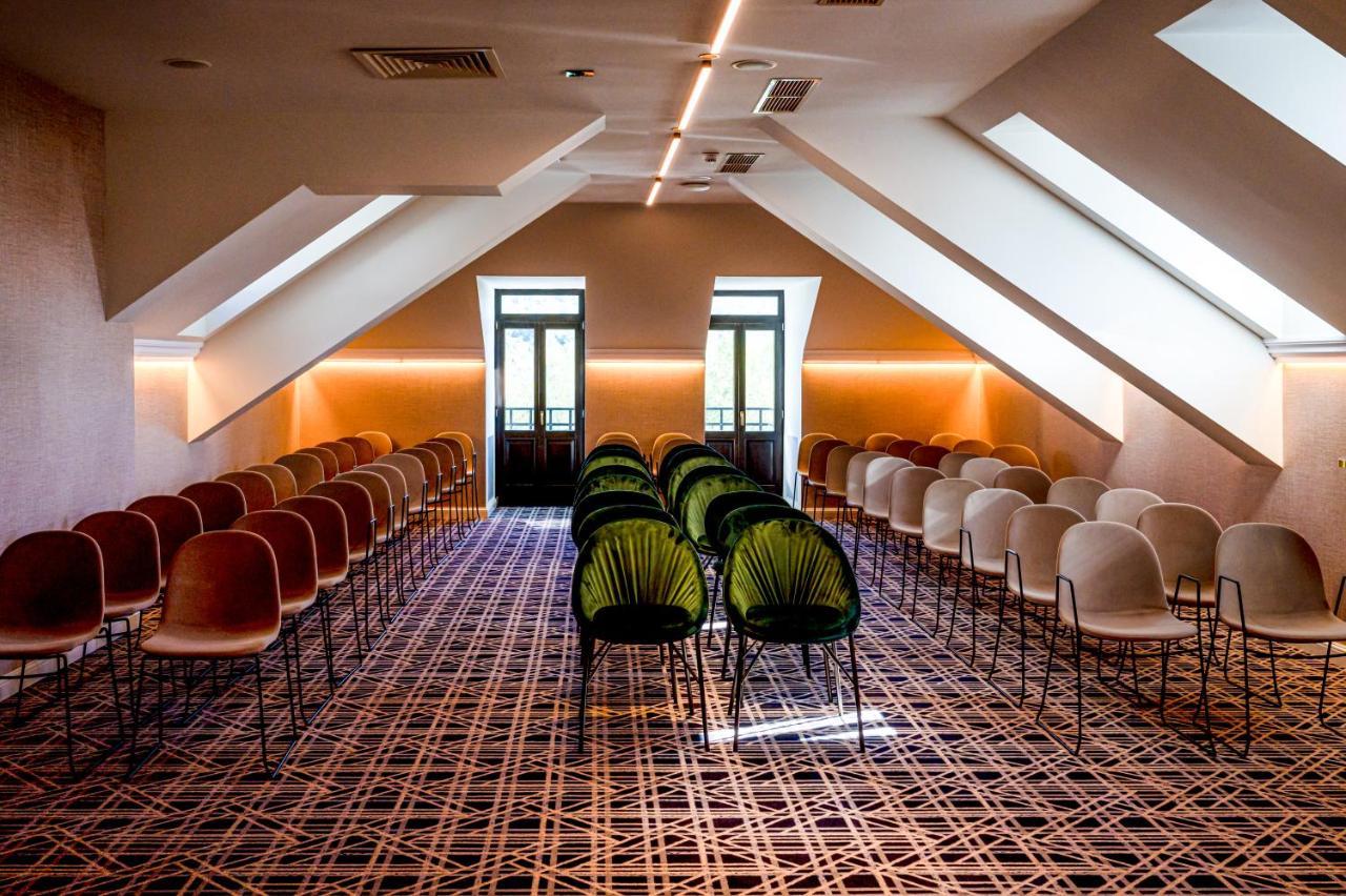 Hotel Carolin Călimăneşti Exteriör bild