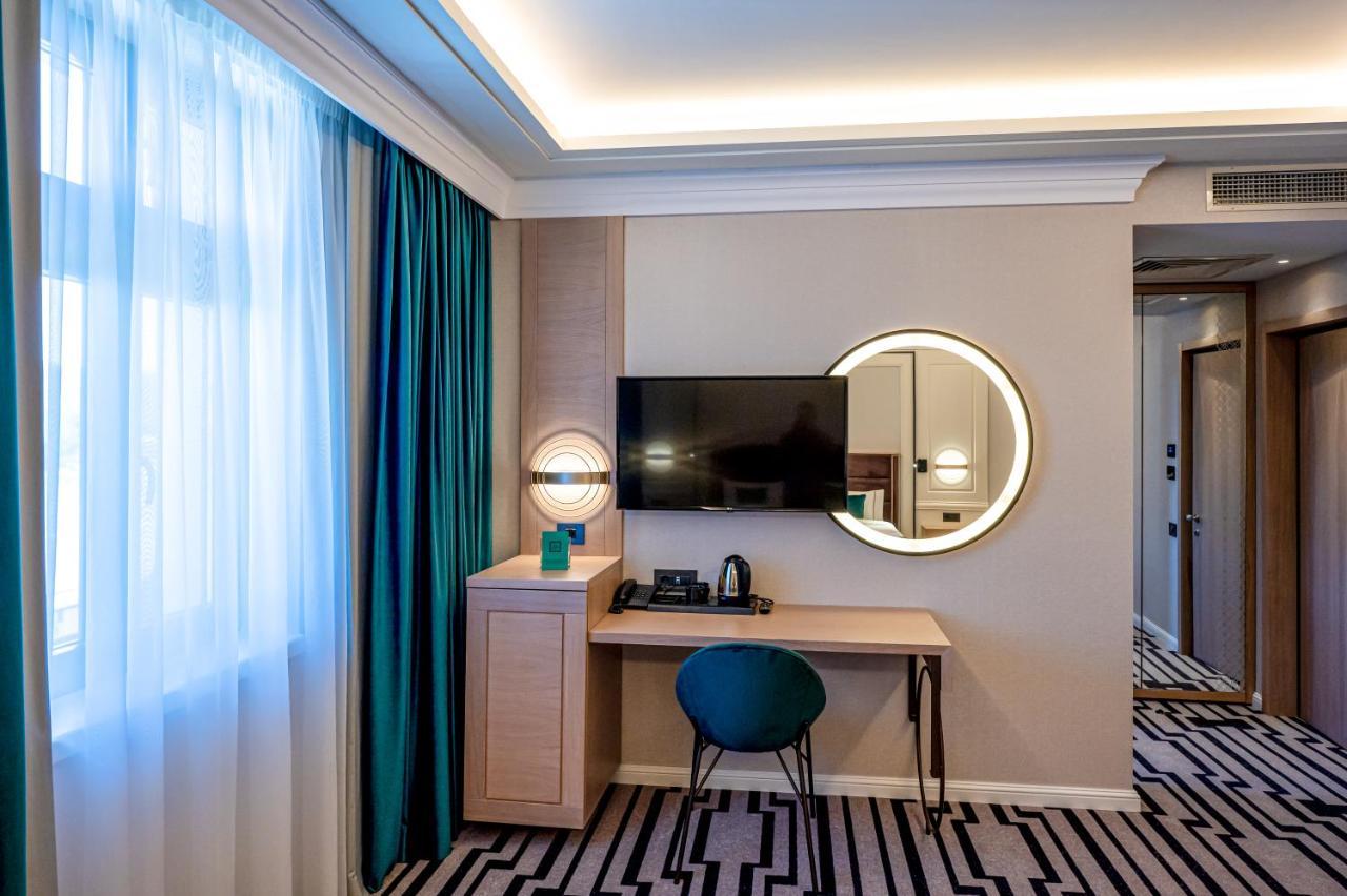 Hotel Carolin Călimăneşti Exteriör bild