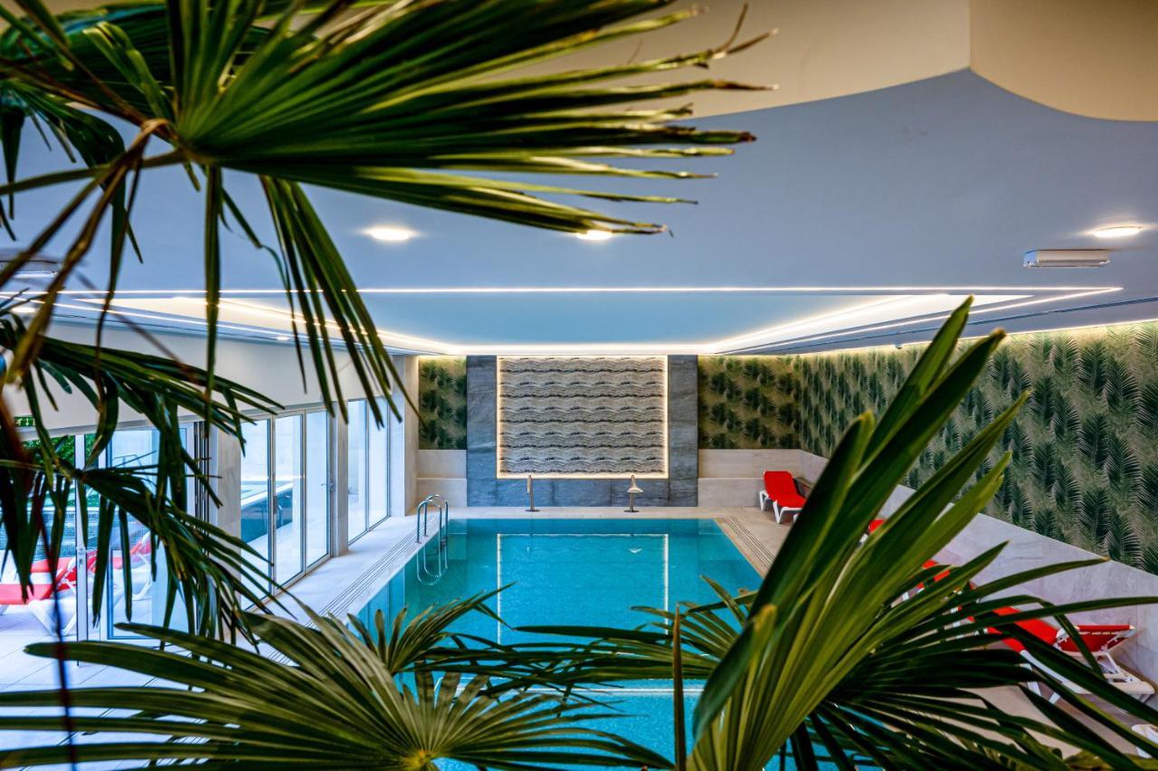 Hotel Carolin Călimăneşti Exteriör bild
