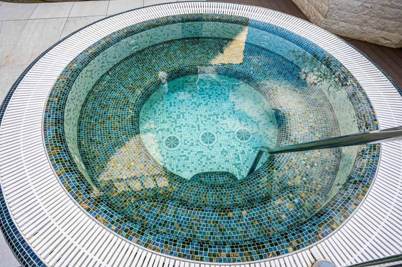 Hotel Carolin Călimăneşti Exteriör bild