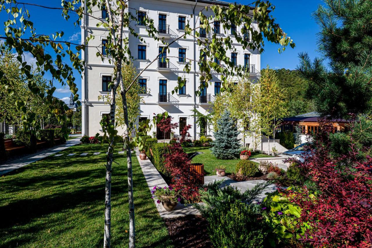 Hotel Carolin Călimăneşti Exteriör bild