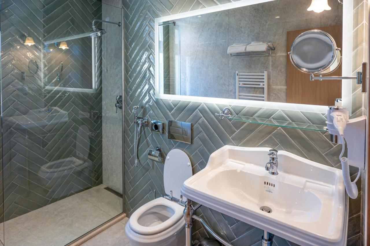 Hotel Carolin Călimăneşti Exteriör bild