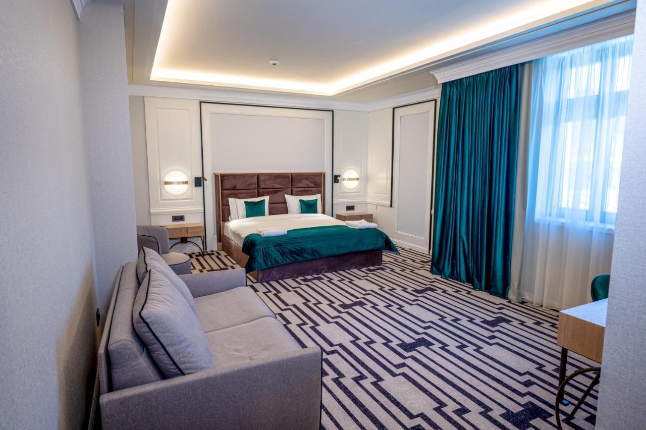 Hotel Carolin Călimăneşti Exteriör bild