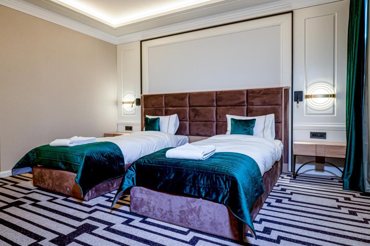 Hotel Carolin Călimăneşti Exteriör bild