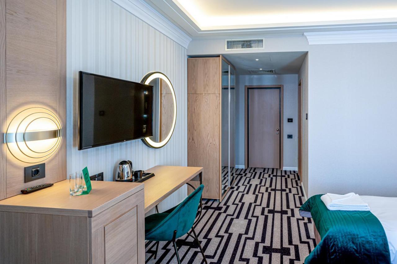 Hotel Carolin Călimăneşti Exteriör bild